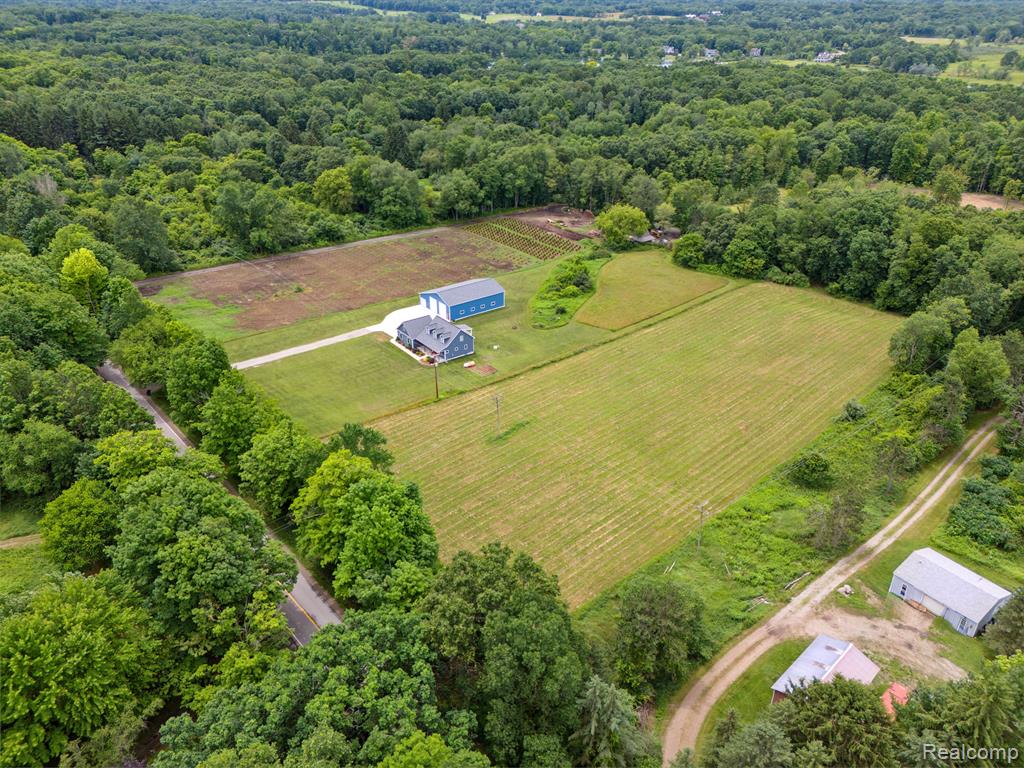 4711 Fenton Road, Hartland, MI 48353 — Photo 39