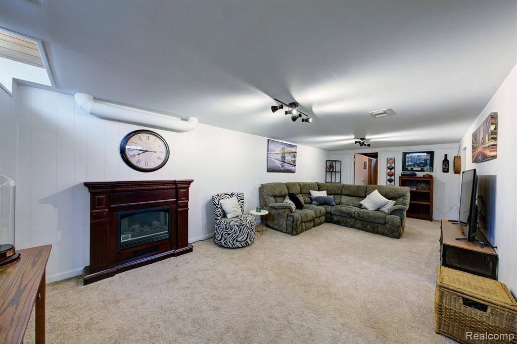 42208 HAYES Street, Belleville, MI 48111 — Photo 22