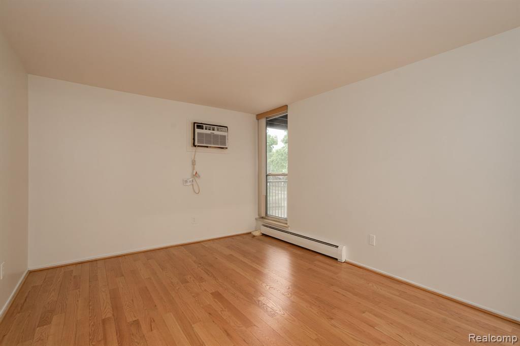 4909 Crooks Road, D4, Royal Oak, MI 48073 — Photo 14