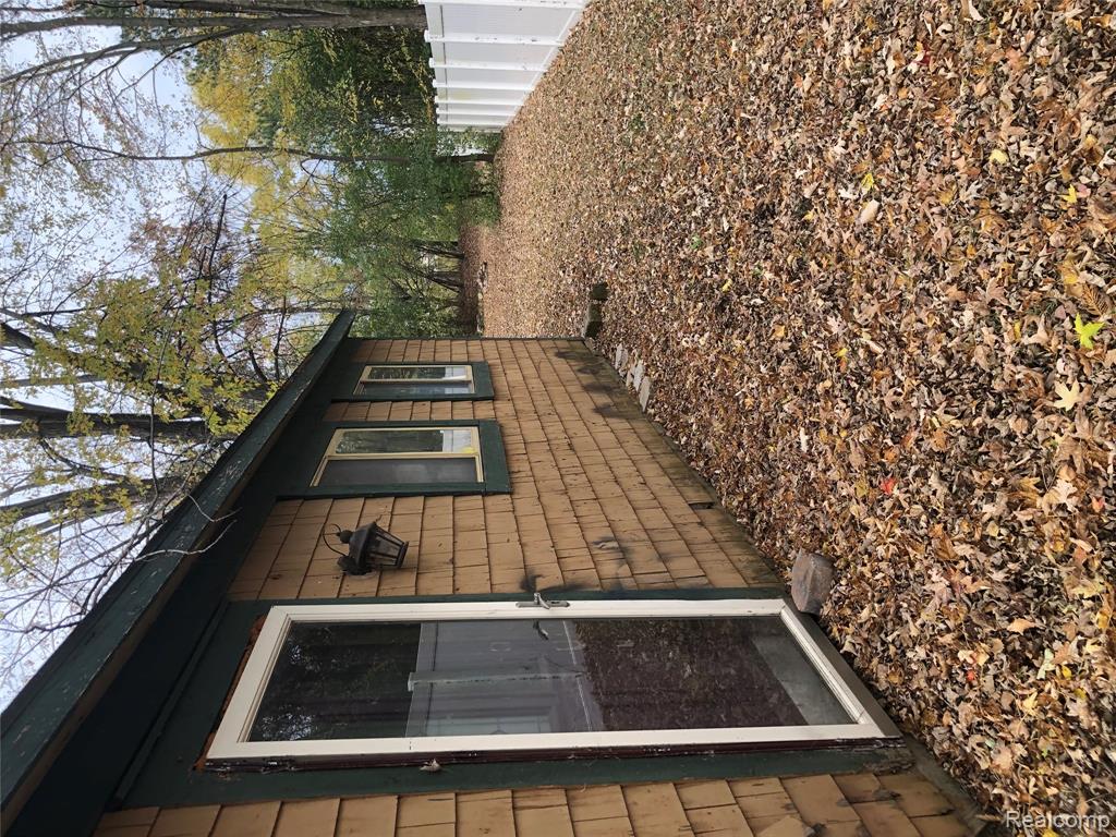 8304 Arlis Street, Commerce Twp, MI 48382 — Photo 24