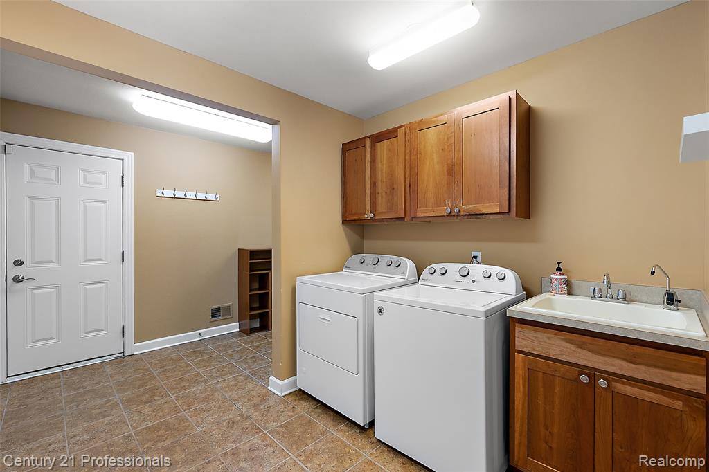 4013 Ardsley Court, Clarkston, MI 48348 — Photo 38