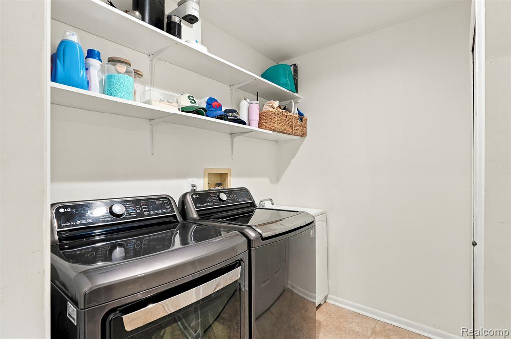 6012 Danbury Court, West Bloomfield, MI — Photo 26