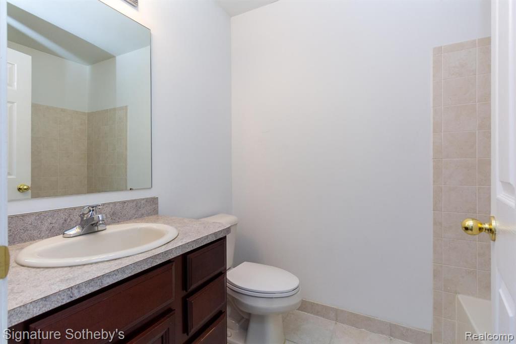 26204 April Court, Walled Lake, MI 48390 — Photo 19