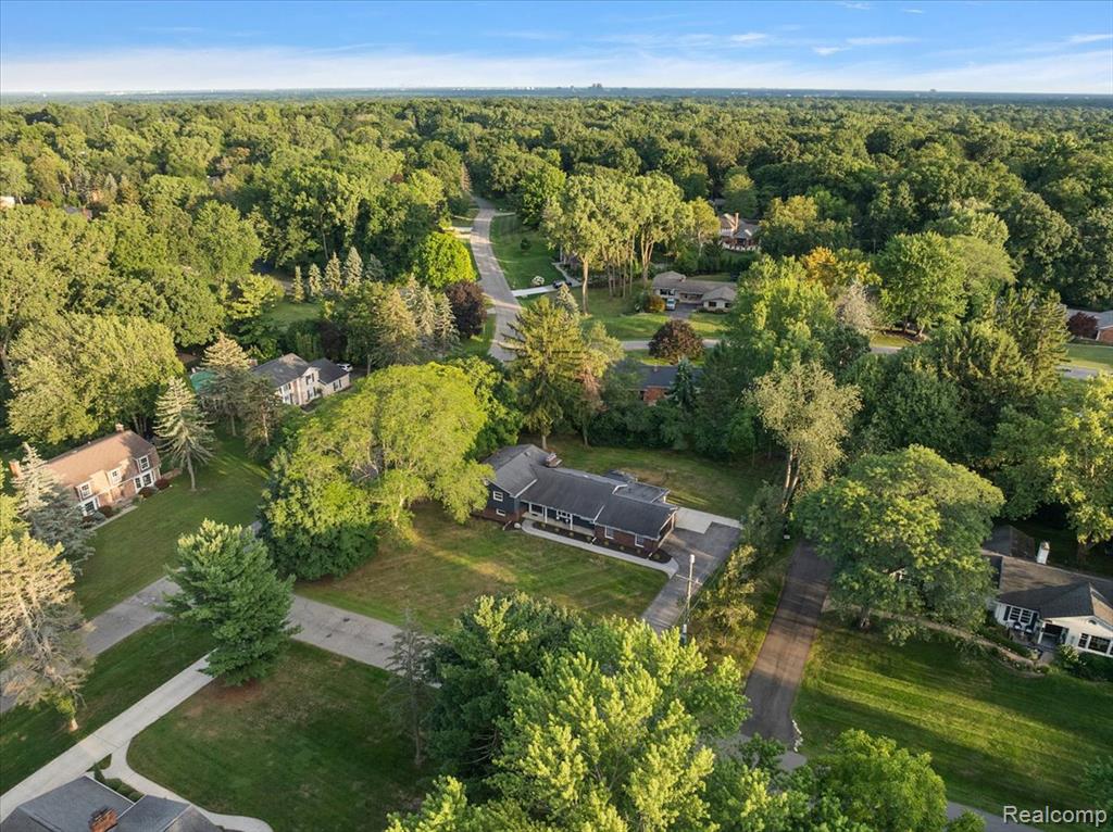 4521 Coachmaker Drive, Bloomfield Hills, MI 48302 — Photo 48