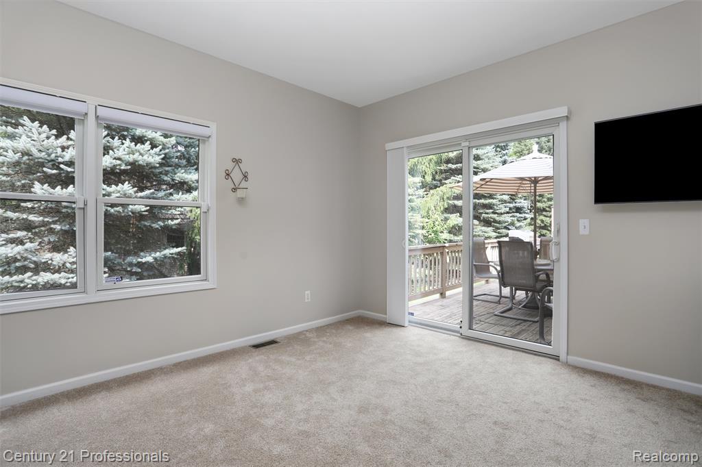 5540 River Park Drive, Waterford, MI 48327 — Photo 16