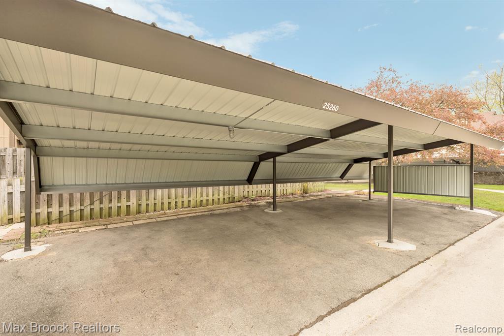 25260 GREENBROOKE #14 Drive, Southfield, MI 48033 — Photo 38