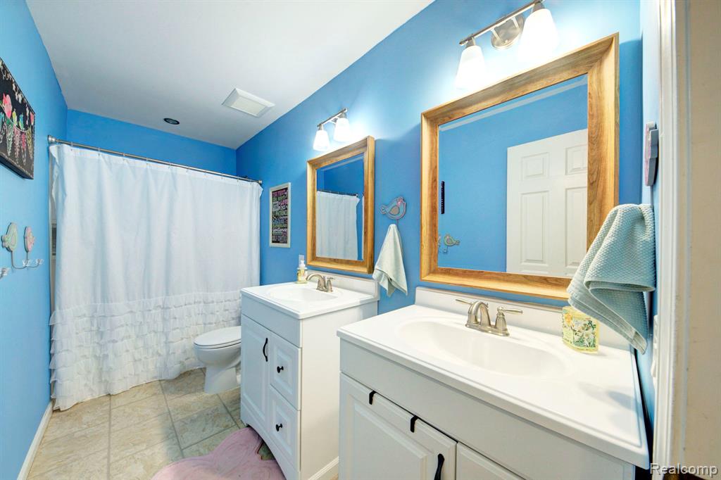 46500 E Oak Manor Court, Canton, MI 48187 — Photo 42