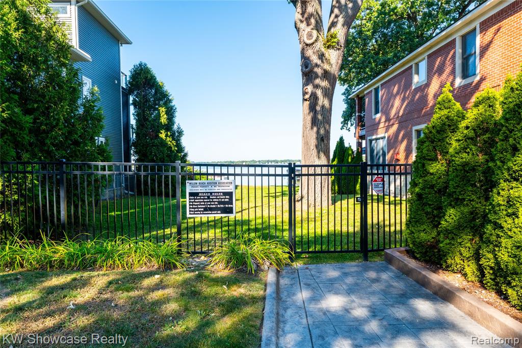 3033 Cass Lake Avenue, Keego Harbor, MI 48320 — Photo 25