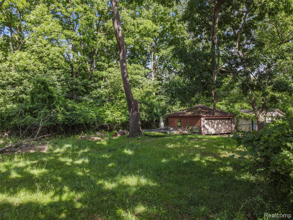 18746 Glenhurst Street, Detroit, MI 48219 — Photo 32