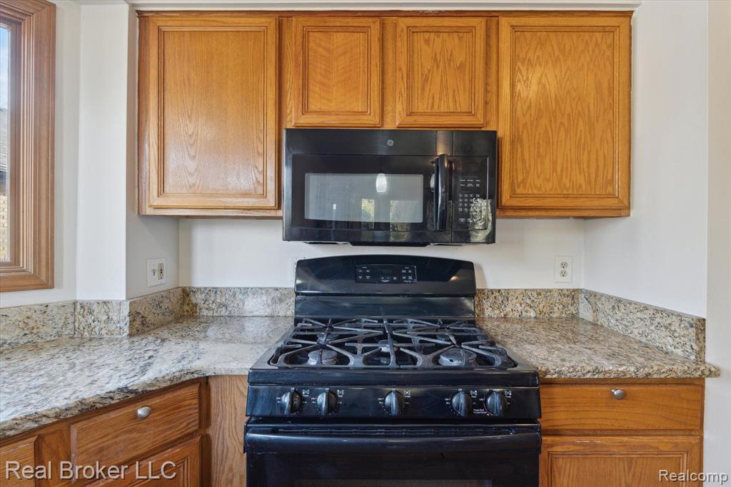47095 STONY BROOK Drive, Macomb, MI 48044 — Photo 18