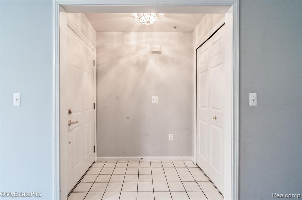 28231 CARLTON WAY Drive, Novi, MI 48377 — Photo 20
