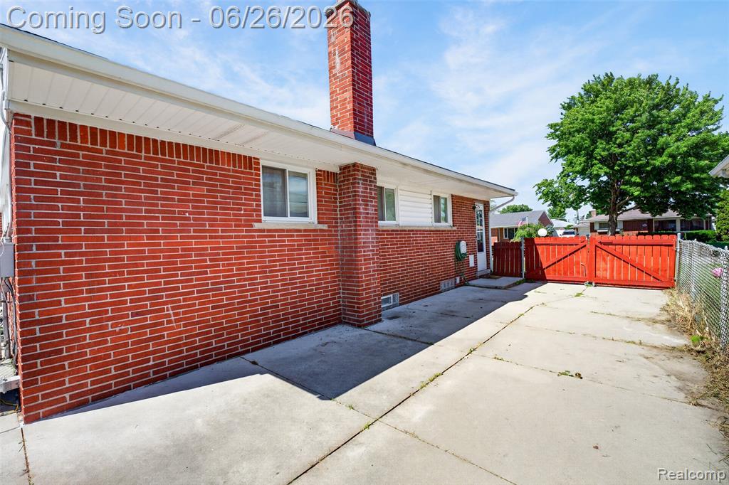 7660 Louise Court, Westland, MI — Photo 32