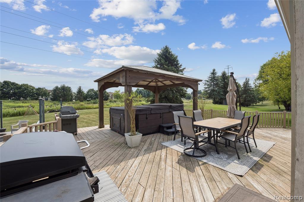 493 Cloverview Lane, Howell, MI 48843 — Photo 44