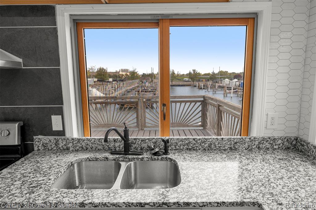 9 Walnut Street, Wyandotte, MI 48192 — Photo 14