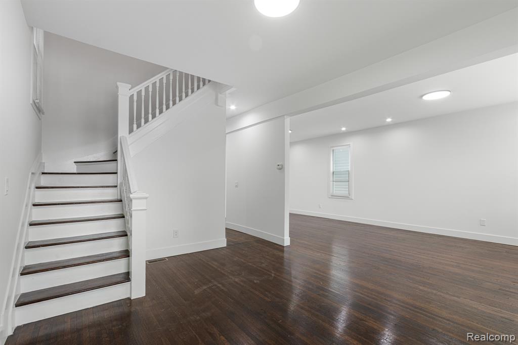 5442 Iroquois Street - Photo 5