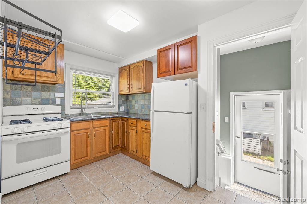 26274 McDonald Street, Dearborn Heights, MI 48125 — Photo 8