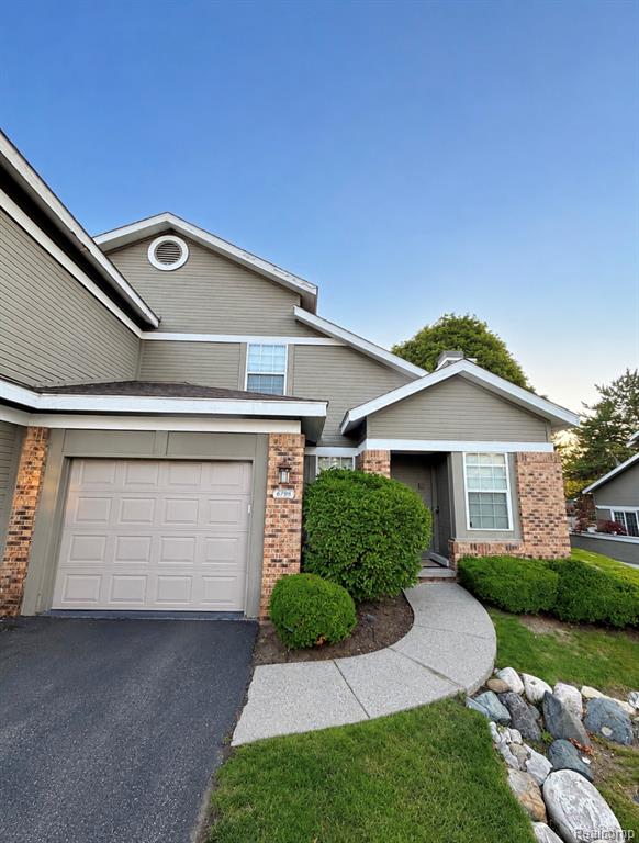 6798 Chimney Sweep ct, West Bloomfield, MI — front exterior