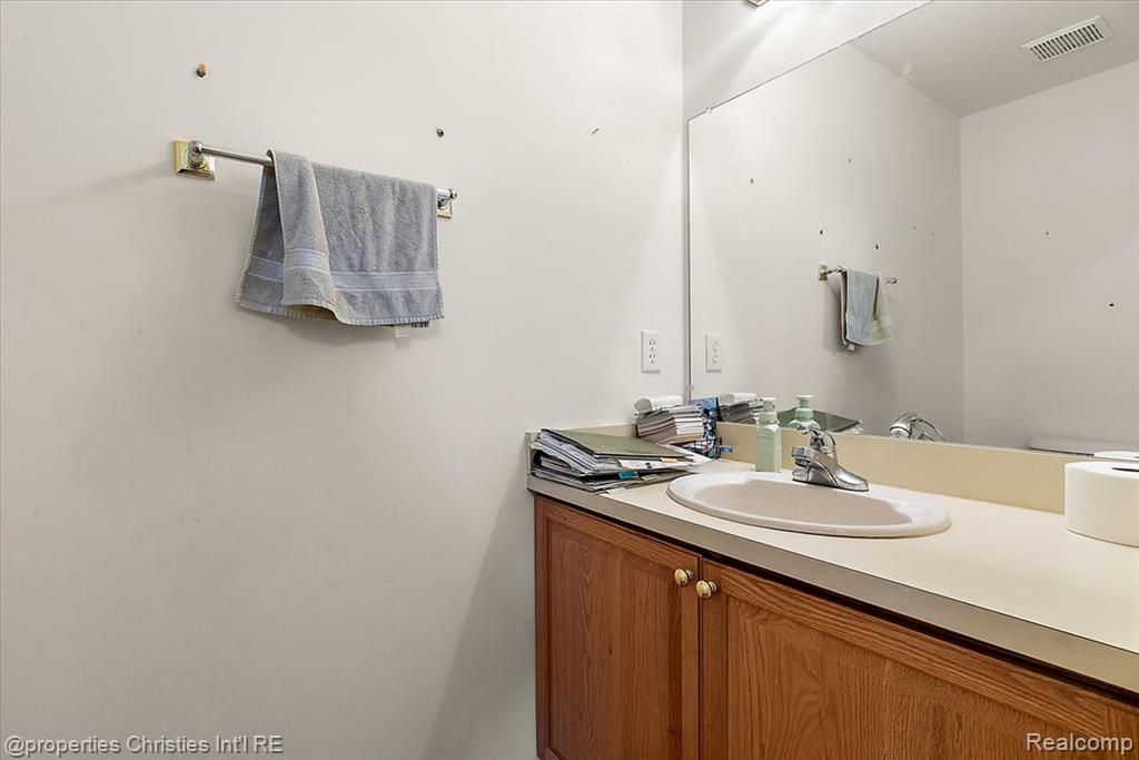 47274 Hunters Park Drive, Plymouth, MI 48170 — Photo 22