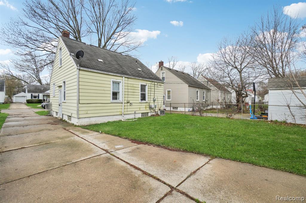 19717 Kenosha Street, Harper Woods, MI 48225 — Photo 7