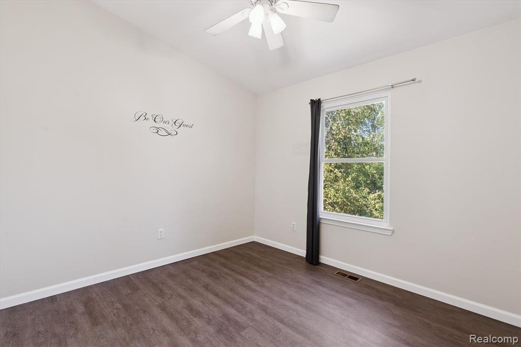 480 Andover Woods Drive, Fenton, MI 48430 — Photo 18