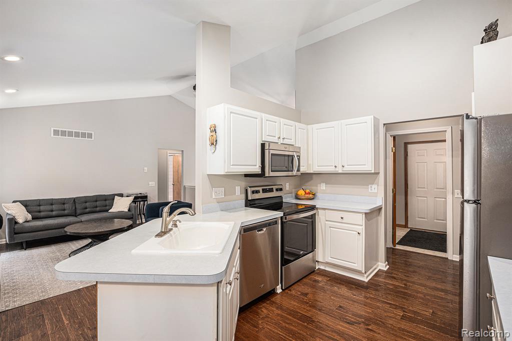 7907 Hoffman Drive, Waterford, MI 48327 — Photo 5