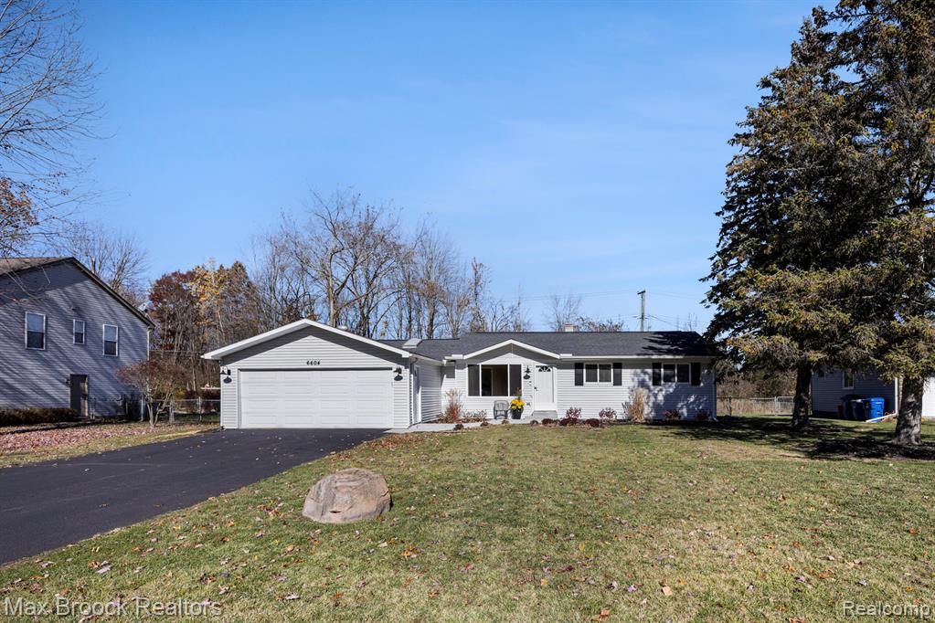 6604 Doyon Drive N, Waterford, MI 48327 — Photo 33