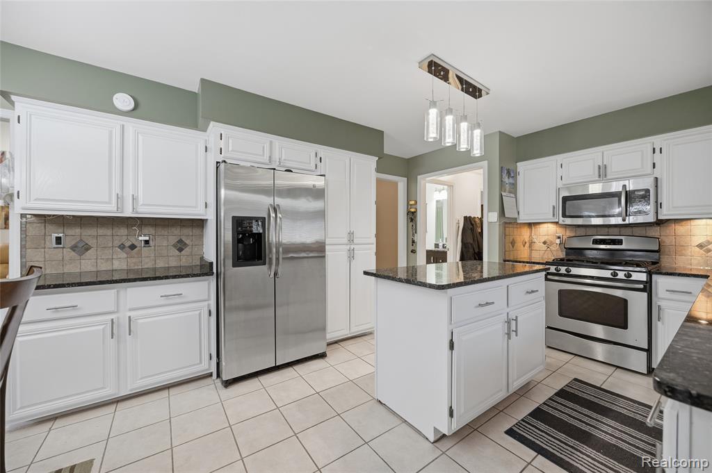 53071 Gregory Drive, Macomb, MI 48042 — Photo 13
