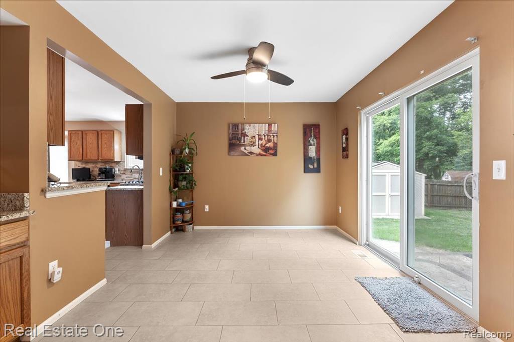 30026 Huron Meadows Drive, Rockwood, MI — Photo 6