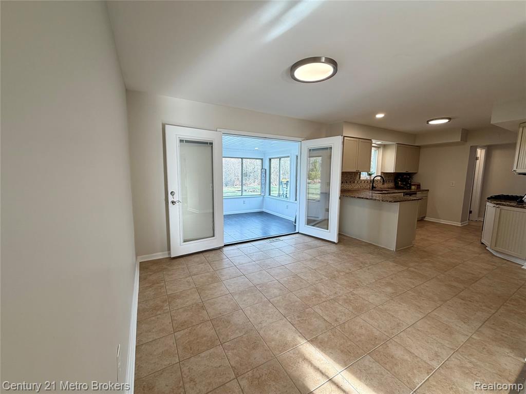 5221 Capri Lane, Flint, MI 48507 — Photo 6