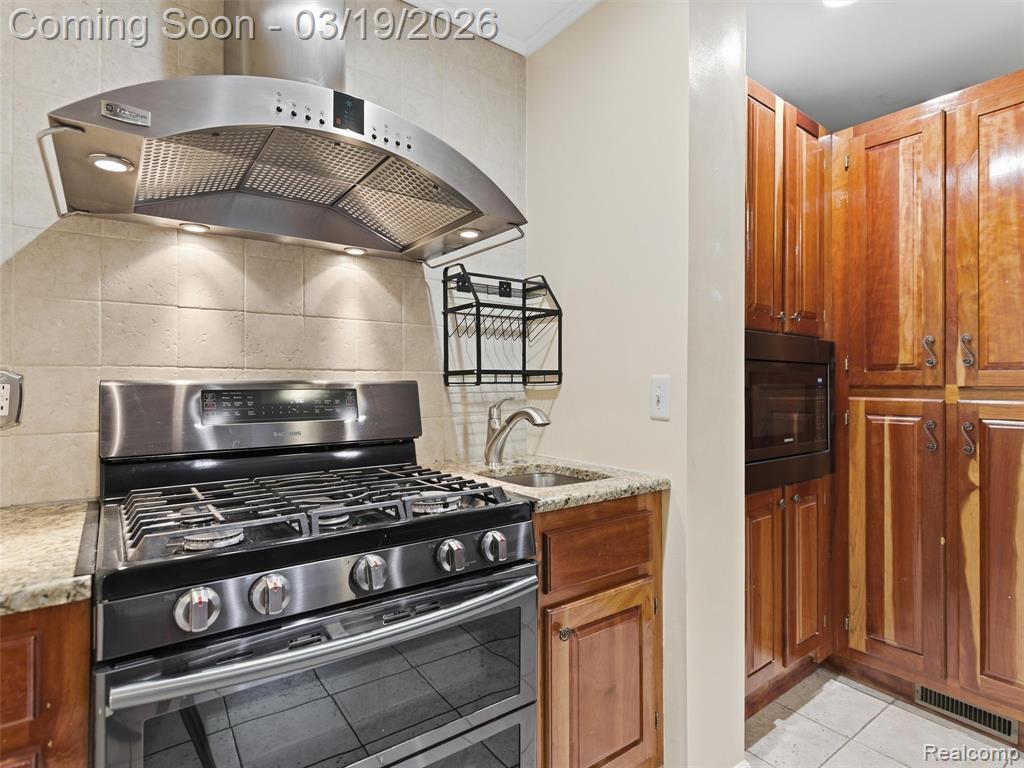 27320 Sunset Boulevard E, Lathrup Village, MI 48076 — Photo 17