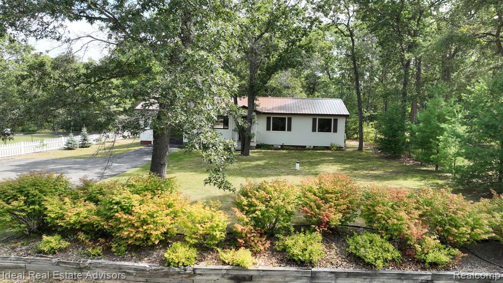 7215 TUSCARORA Circle, Indian River, MI 49749 — Photo 8