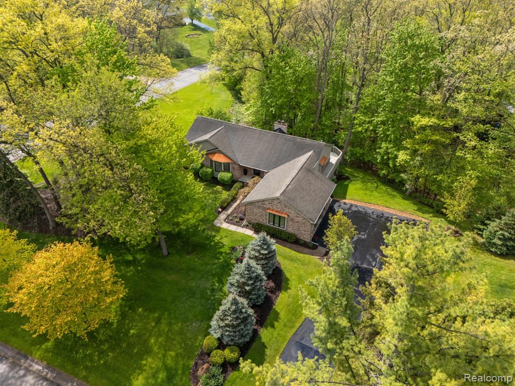 2484 PINE HOLLOW Trail, Brighton, MI 48114 — Photo 3