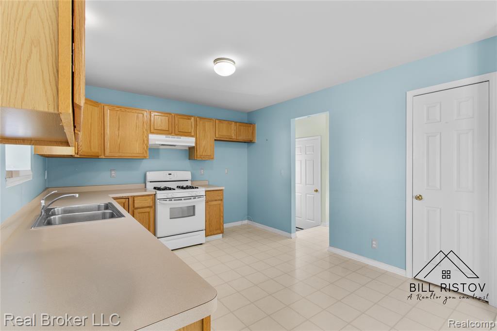 423 Dewey Street, Royal Oak, MI 48067 — Photo 15