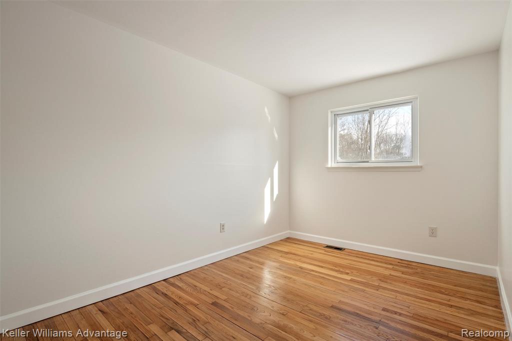 26529 Willow Cove, Woodhaven, MI 48183 — Photo 12