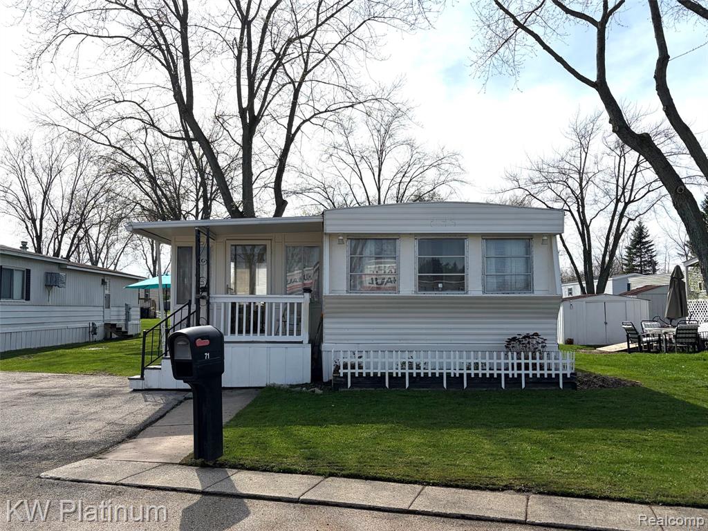 50 Mack Ave, 71, Marysville, MI 48040 — Photo 2