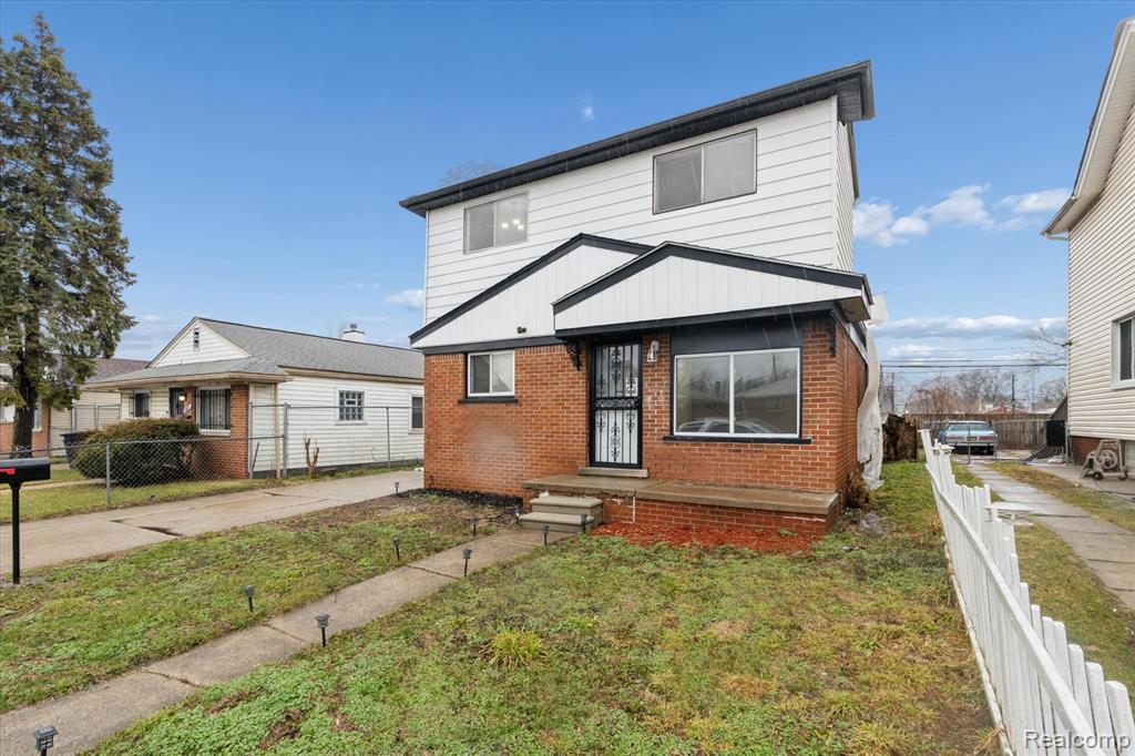 18821 Albany Street - Photo 4