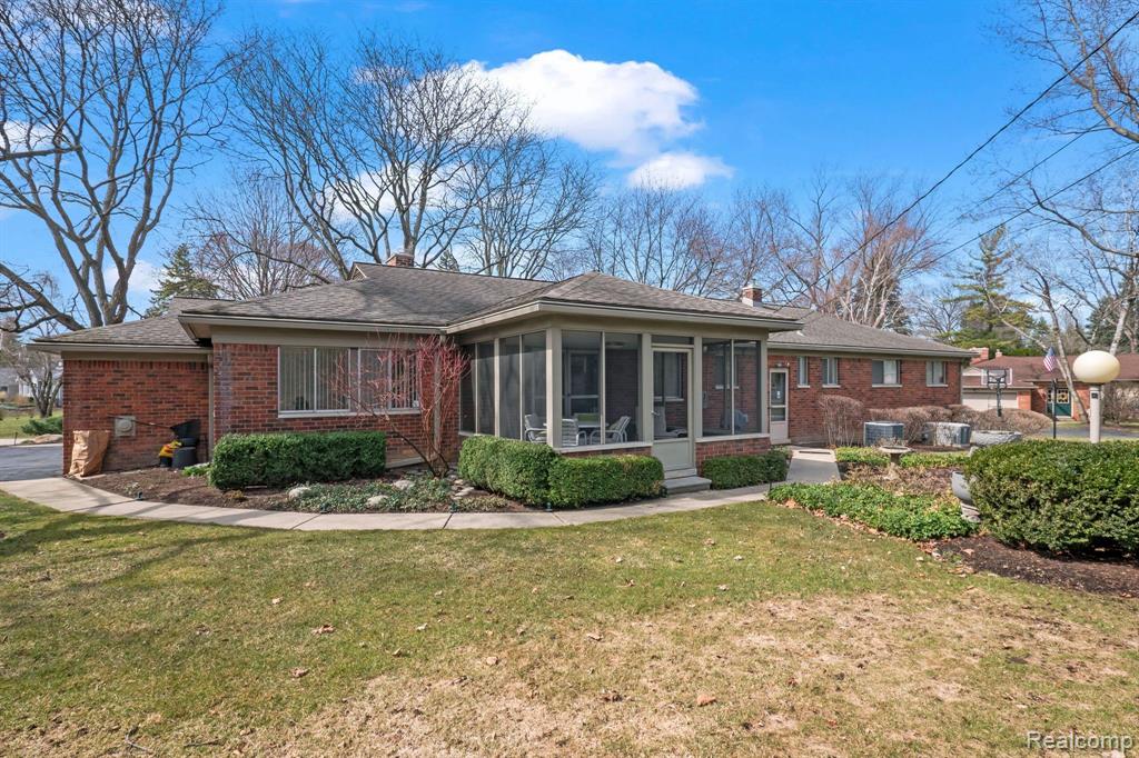 5889 ORCHARD BEND Road, Bloomfield Hills, MI 48301 — Photo 6