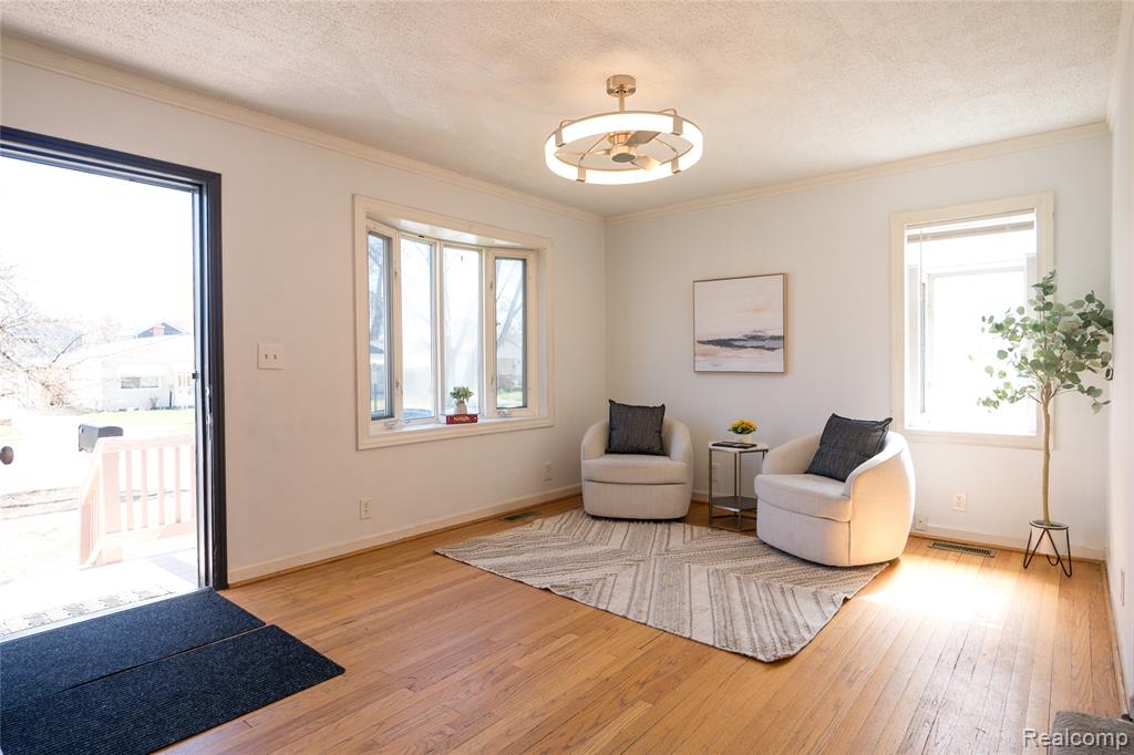27127 Dartmouth Street, Madison Heights, MI 48071 — Photo 2