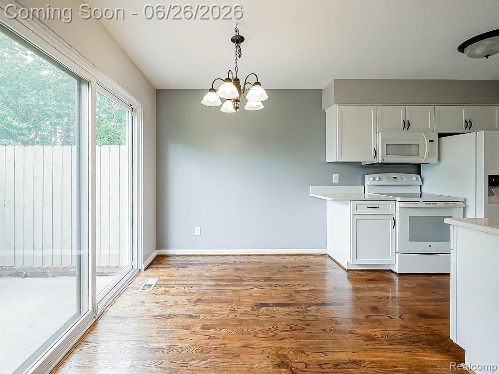 160 Pine Tree Ridge Drive, 3, Waterford, MI 48327 — Photo 4