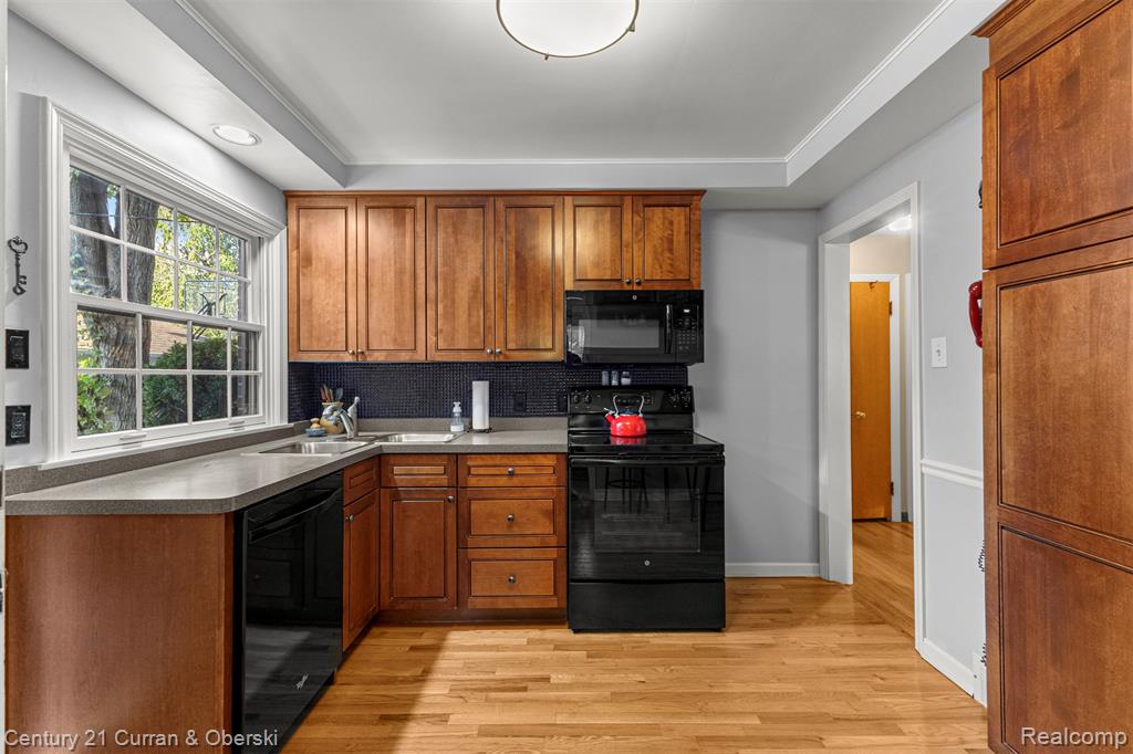 830 S Lafayette St Street, Dearborn, MI 48124 — Photo 10