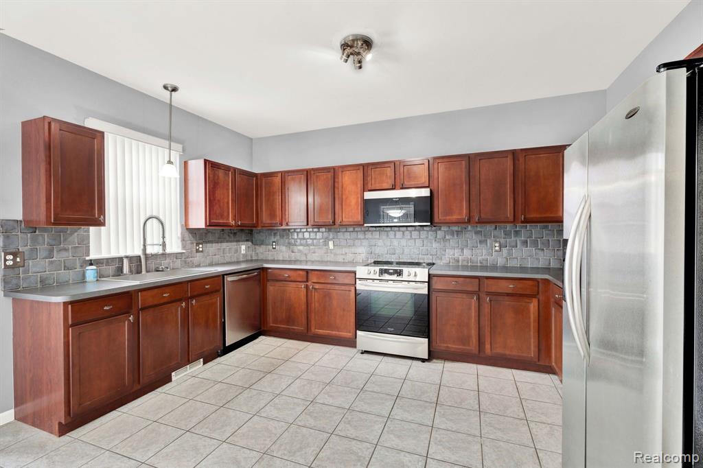 42849 Richmond Drive, Sterling Heights, MI 48313 — Photo 16