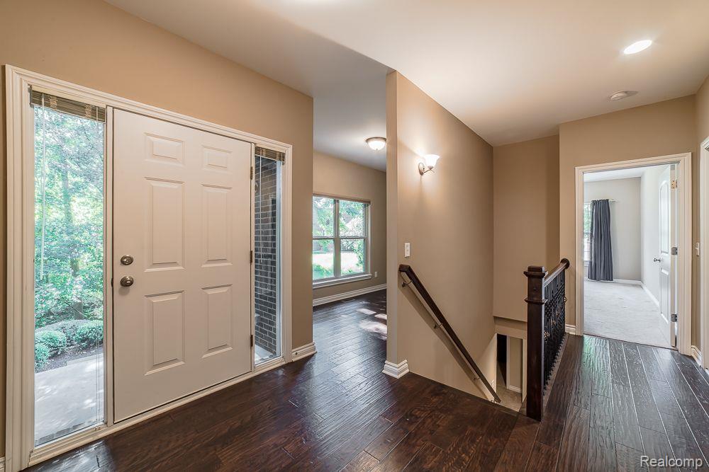 9546 KINGSWAY Circle, Clarkston, MI 48348 — Photo 8