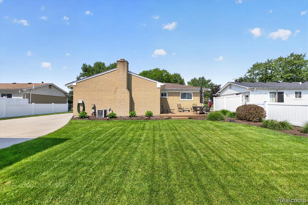 7026 London Court, Canton, MI 48187 — Photo 39