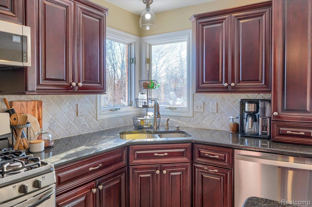 2051 E Oakwood Road, Oxford, MI 48370 — Photo 21