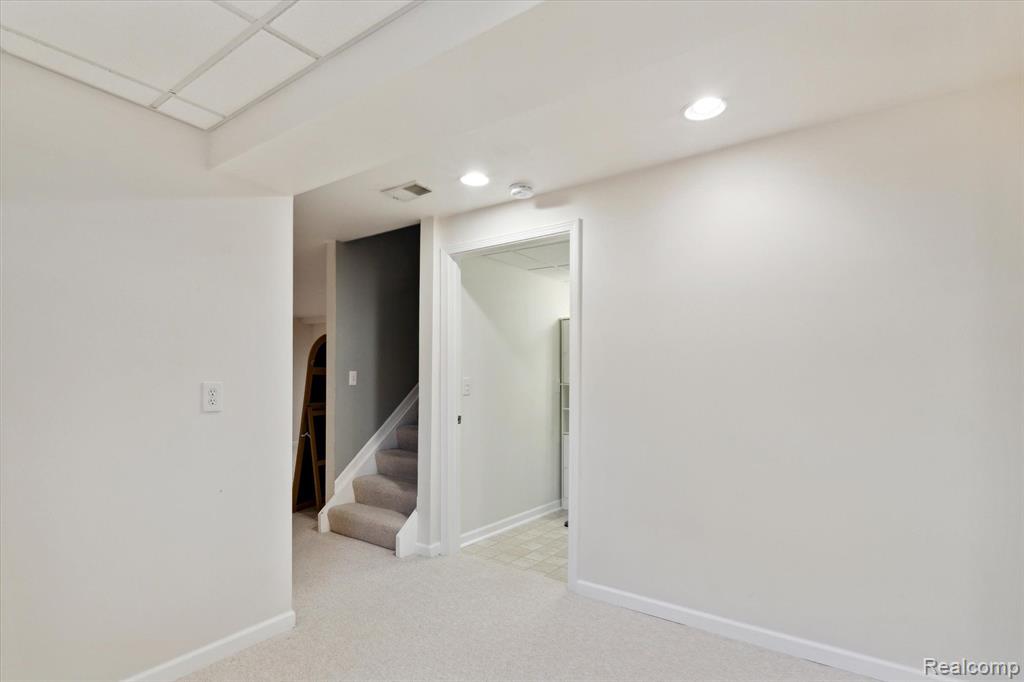 2736 MAPLE FOREST Drive, Wixom, MI 48393 — Photo 21