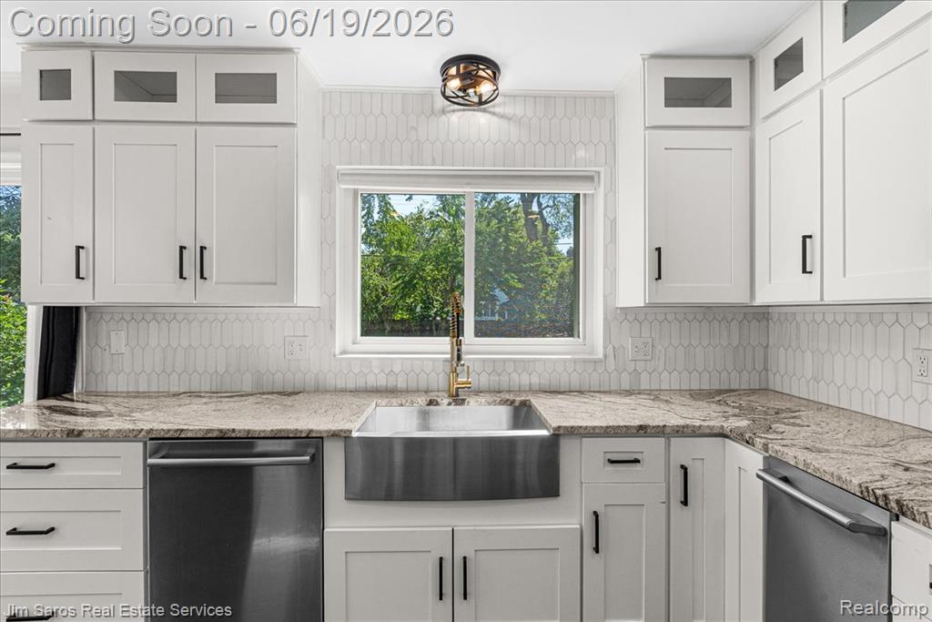 615 Lakepointe Street, Grosse Pointe, MI 48230 — Photo 9