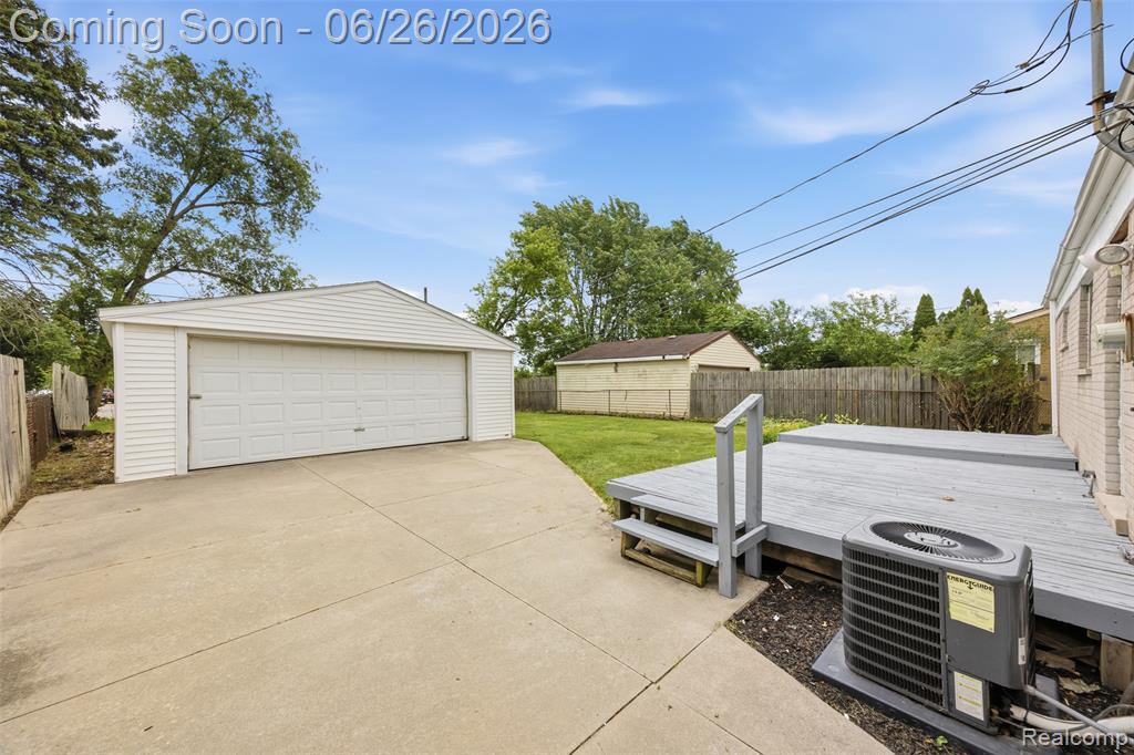 8250 Shari Drive, Westland, MI — Photo 22