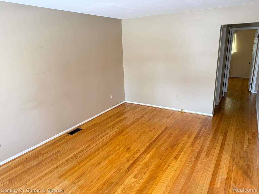 6523 N Vernon Street, Dearborn Heights, MI 48127 — Photo 2