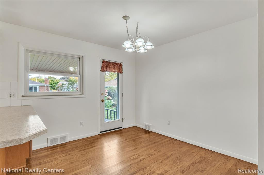 9001 E PERRIN Street, Livonia, MI 48150 — Photo 16