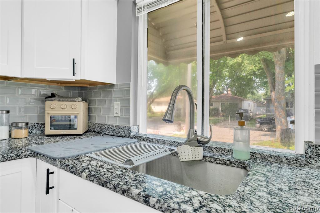 3959 Detroit Street, Dearborn Heights, MI 48125 — Photo 9